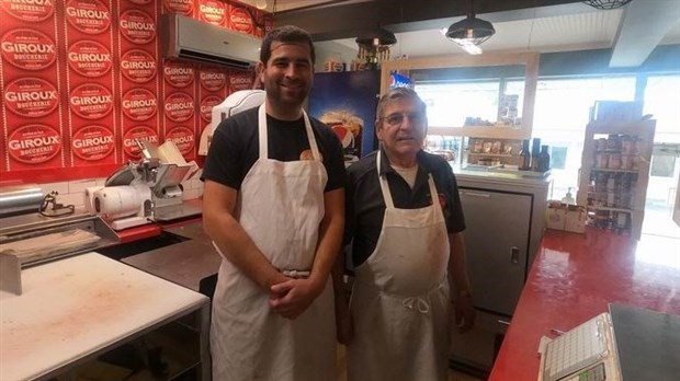 Normand DeLessard présente l'histoire de la saucisse Giroux