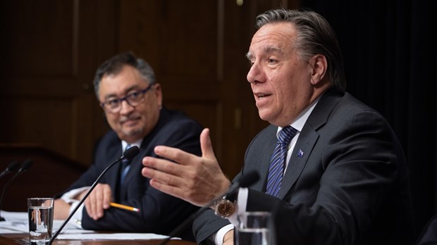François Legault demande de limiter encore plus les contacts et de se mettre au télétravail