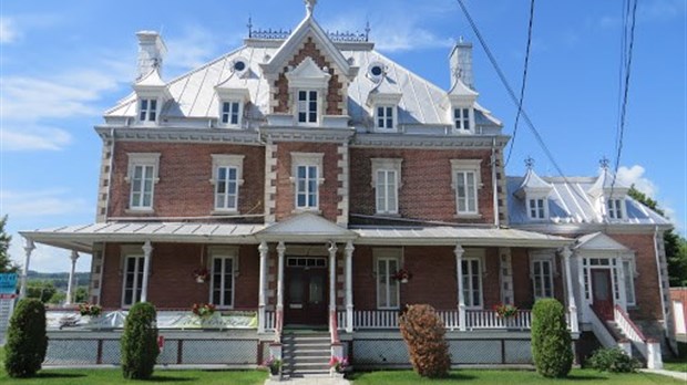 Normand DeLessard présente une vsite du presbytère de Saint-Joseph de Beauce