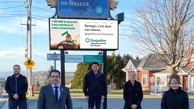 Sainte-Clotilde inaugure son nouveau panneau numérique