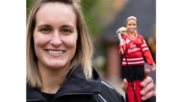 La hockeyeuse Marie-Philip Poulin a désormais une Barbie à son effigie