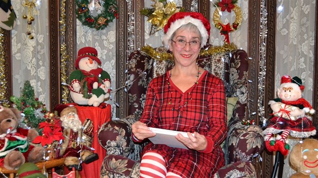 Danielle Robinson se transforme en Mère Noël pour raconter des histoires