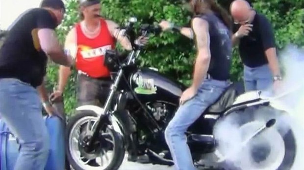 Normand DeLessard présente un show de boucane à Saint-Benoit en 2009
