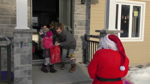 Normand Delessard Presente La Visite Du Pere Noel A Notre Dame Des Pins Enbeauce Com