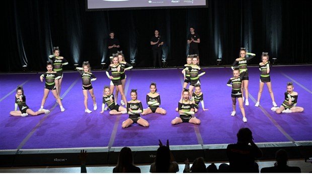 La saison se poursuit pour les Jabs cheerleading