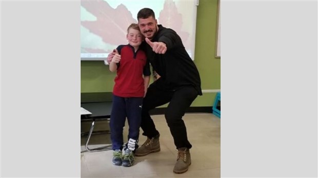 Antony Auclair visite des élèves de l'École des Deux-Rives