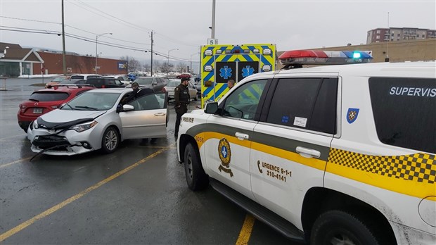 Accident dans le stationnement du Carrefour Saint-Georges