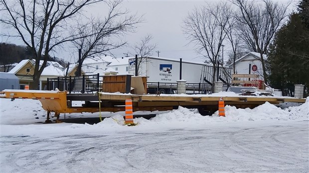 Fermeture de la 97e rue à Beauceville : installation de la terrasse du bar l'Entracte