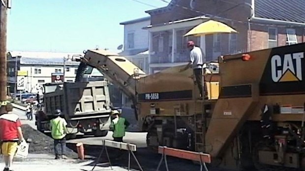 Normand De Lessard présente les travaux à la station de La Guadeloupe en 2005