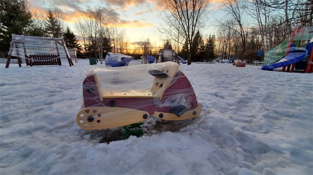 Opération pellicule de plastique dans les parcs à Saint-Georges