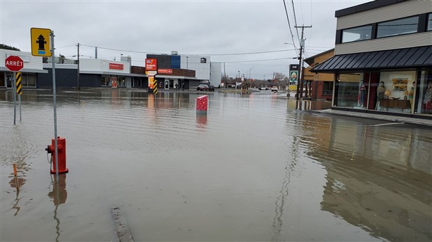 Le centre-ville de Saint-Georges inondé 
