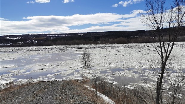 Vidéo: Les glaces se libèrent à la hauteur de Notre-Dame-des-Pins en ce 3 avril