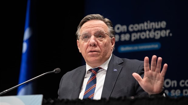 Legault invite les jeunes à suivre une formation pour travailler dans le milieu de la santé