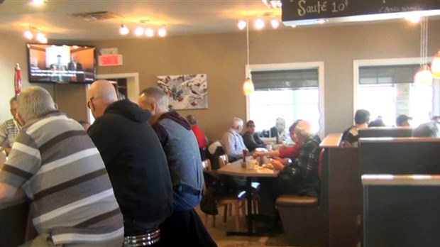 Normand De Lessard présente des souvenirs du déjeuner de l'érable au restaurant Le Bec Fin (2015)