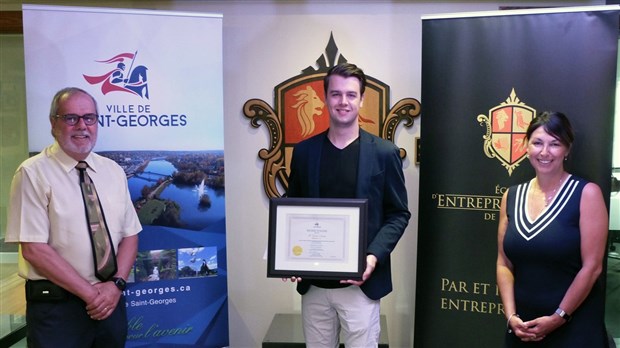 L'entrepreneur Gabriel Bolduc reçoit une bourse de la Ville de Saint-Georges