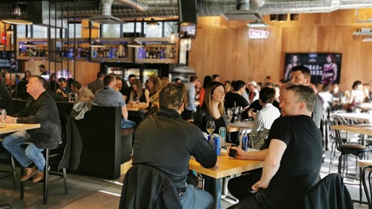Québec imposera la fermeture des bars à minuit