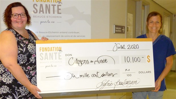 Des élèves font un don de 10 100 $ pour la santé des jeunes et des familles