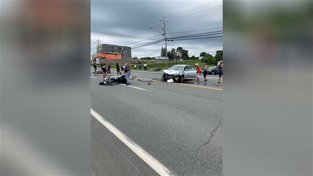Collision entre un motocycliste et une automobiliste à Sainte-Marie