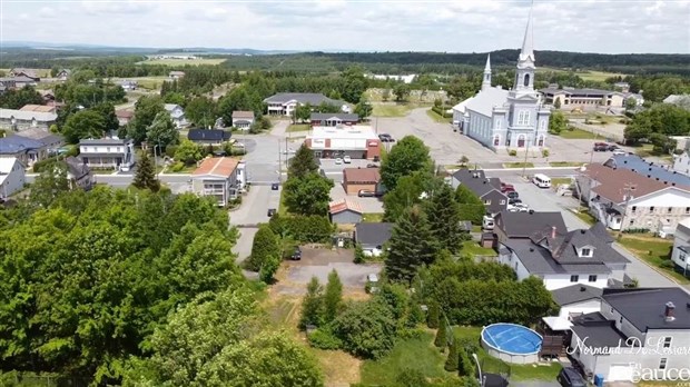 Normand DeLessard présente une vue aérienne de Saint-Honoré-de-Shenley