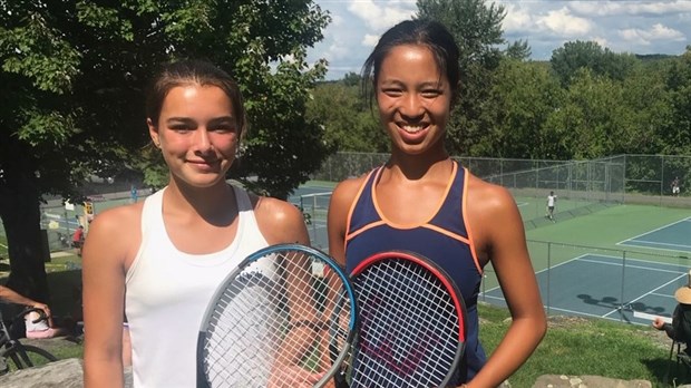 Alizée Poulin et Rosalie Carrier-Dulac en championnat de tennis québécois