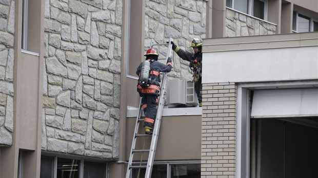 Dégagement de fumée au poste de la SQ