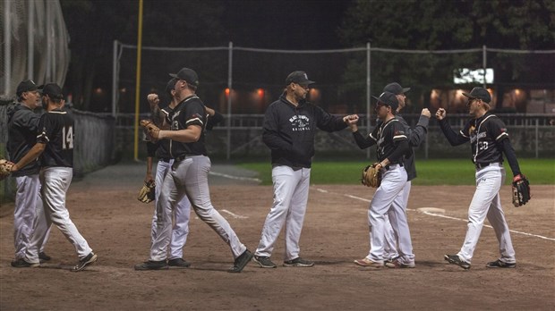 Les Black Knights de Saint-Georges subissent l'élimination face à Lévis-Centre