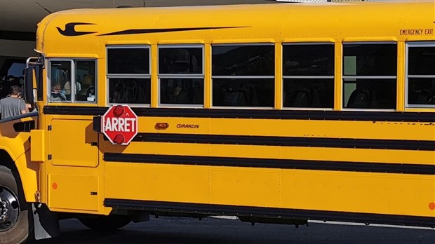 Accrochage entre une voiture et un autobus à Beauceville