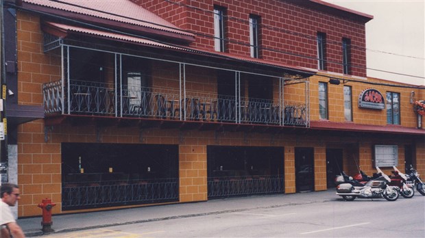 LES ANCIENS BARS DE LA PREMIÈRE AVENUE