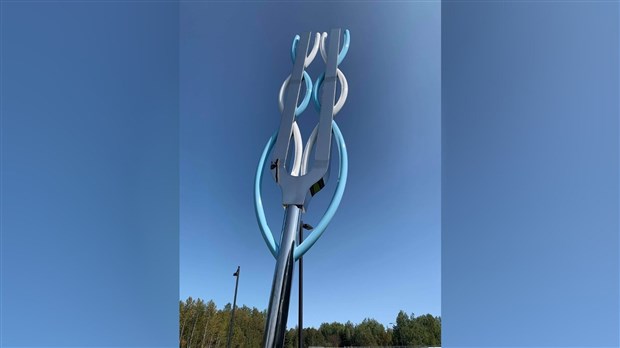 Une oeuvre d'art imposante au nouveau poste de la SQ à Saint-Georges
