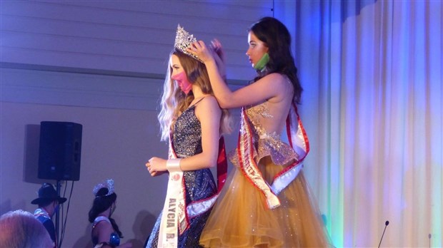 La Georgienne Alycia Blais couronnée au Miss Teen Canada Globe 2020 Petite
