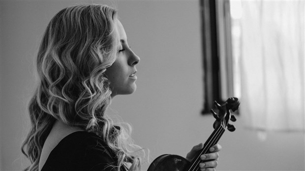 Marjorie Bourque en prestation à La Voix ce dimanche