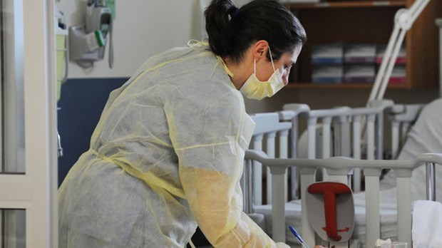 Québec offre des bourses pour attirer des étudiants en sciences infirmières dans les hôpitaux 