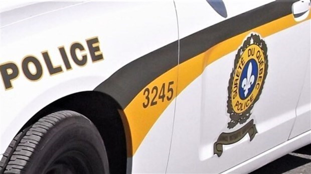 Collision entre un automobiliste et un motoneigiste à Saint-Évariste
