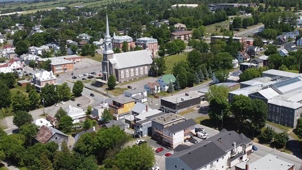 Normand DeLessard présente une vue aérienne de Saint-Joseph-de-Beauce