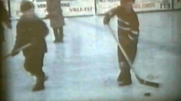 Normand DeLessard Normand présente la patinoire de Saint-Georges en 1956