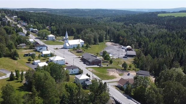 Normand DeLessard présente une vue aérienne de Saint-Simon-les-Mines
