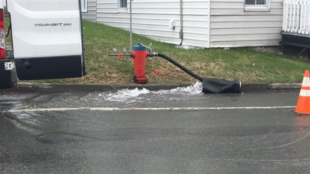 Opération de nettoyage des bornes d'incendie de Beauceville 