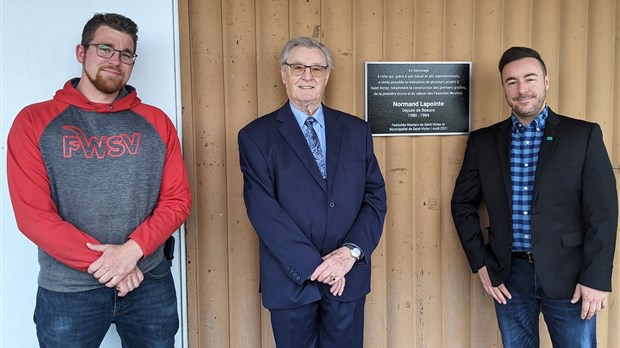 Saint-Victor: une plaque pour honorer l'implication de Normand Lapointe