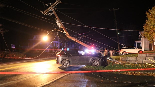 Un automobiliste arrache un poteau d'Hydro-Québec