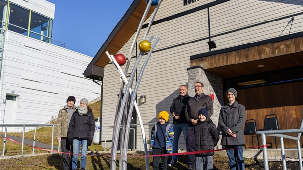 Une oeuvre d'art collective inaugurée à Notre-Dame-des-Pins