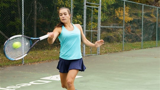 Alizée Poulin poursuit son chemin vers les Championnats canadiens de tennis