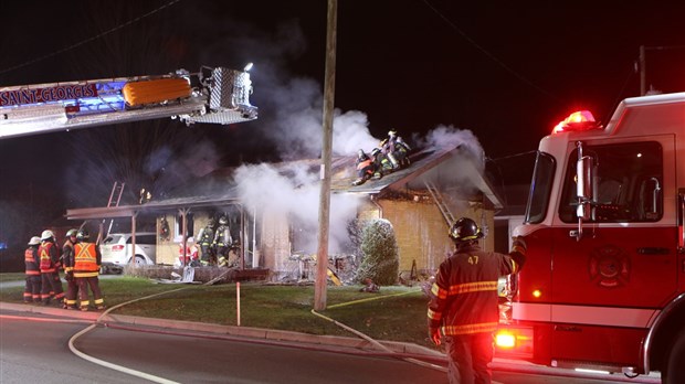 Les dommages sont considérables pour la résidence qui a pris feu hier soir