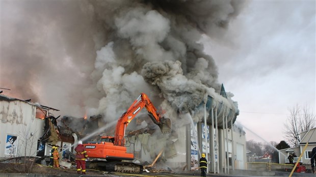 Incendie chez Usinage Xpress: le feu aurait pris naissance dans la chambre à peinture