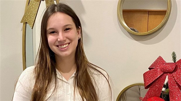 Justine Blais reçoit une bourse de Caisse Desjardins du Sud de la Chaudière