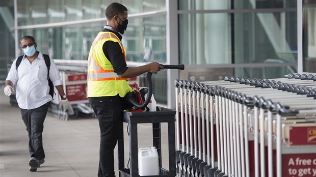 Ottawa recommande d’éviter tout voyage non essentiel à l’extérieur du pays