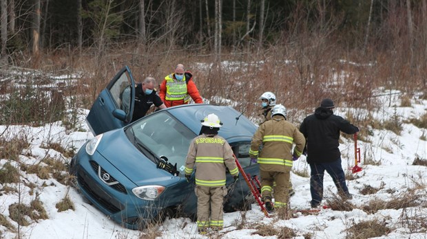 Conduite avec les capacités affaiblies: une femme fait une sortie de route sur l'A-73