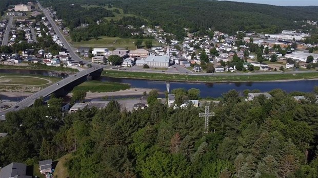 Normand DeLessard présente Beauceville vue de la croix