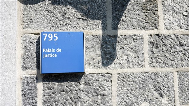Les procédures continuent pour les trois accusés d'introduction par effraction