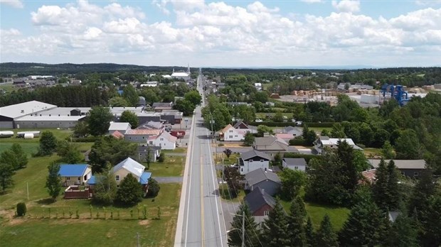Normand DeLessard présente une vue aérienne de Saint-Honoré