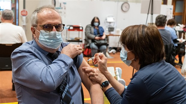 Le maire Claude Morin a reçu sa première dose du vaccin Moderna